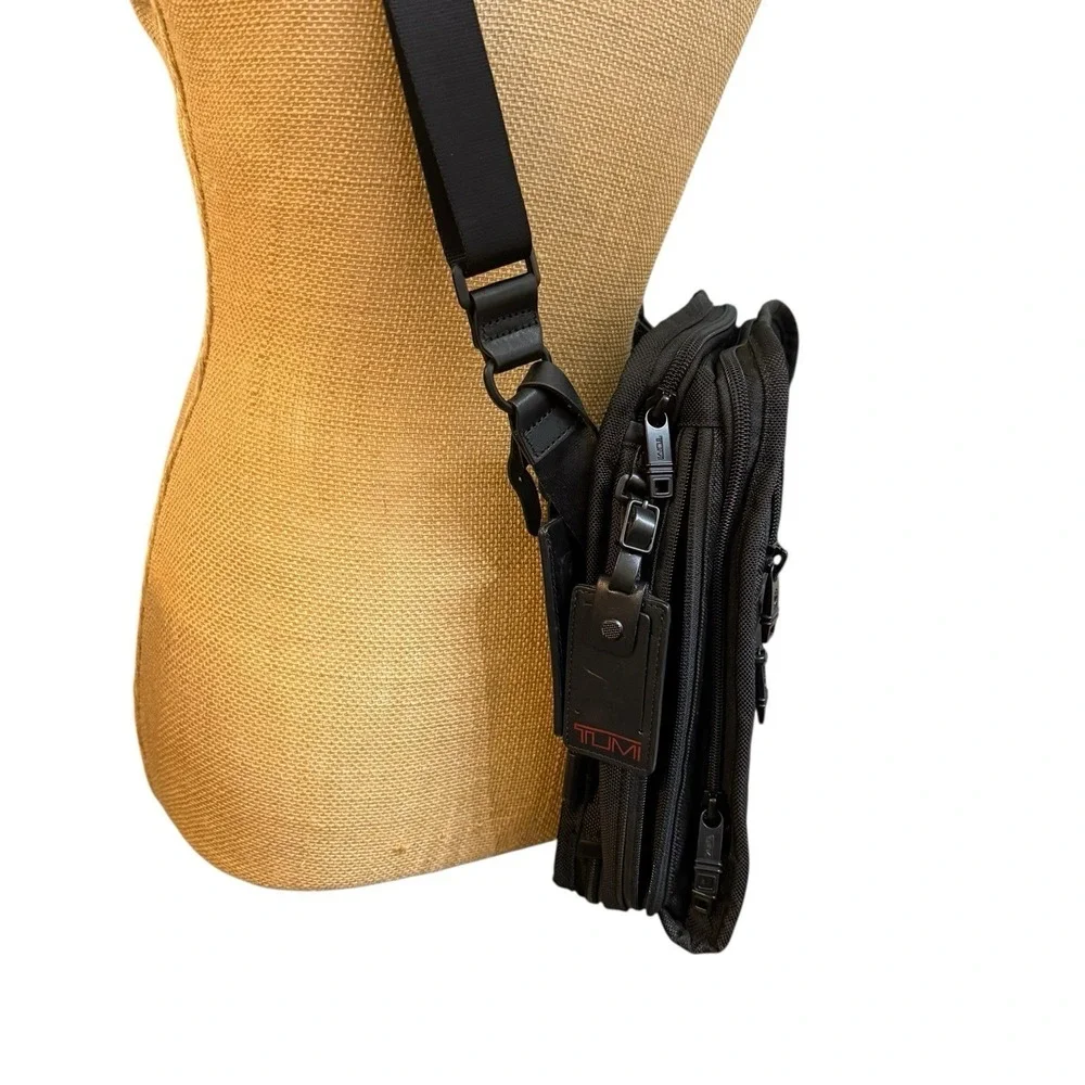 Tumi Alpha 3 Pocket Bag Small Black Ballistic Nylon‎ Crossbody 117345-1041